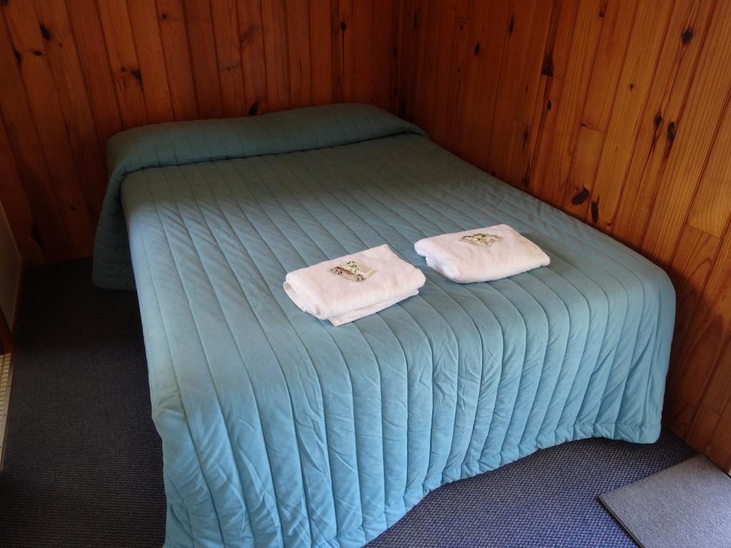 Ninety Mile Beach Holiday Park Waipapakauri Room photo