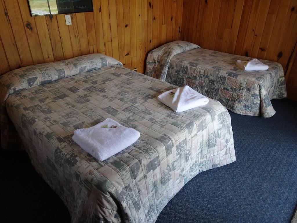 Ninety Mile Beach Holiday Park Waipapakauri Room photo