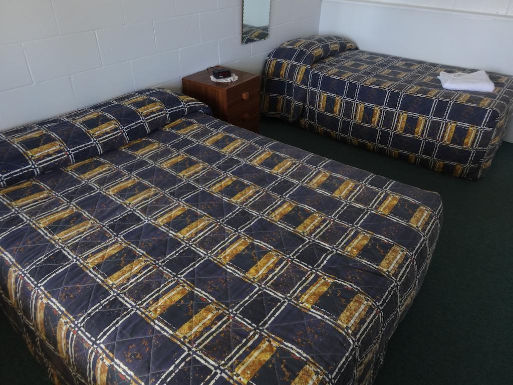 Ninety Mile Beach Holiday Park Waipapakauri Room photo