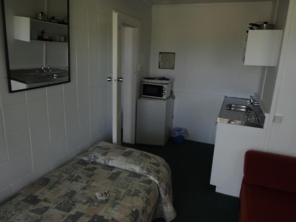 Ninety Mile Beach Holiday Park Waipapakauri Room photo