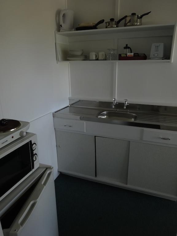 Ninety Mile Beach Holiday Park Waipapakauri Room photo
