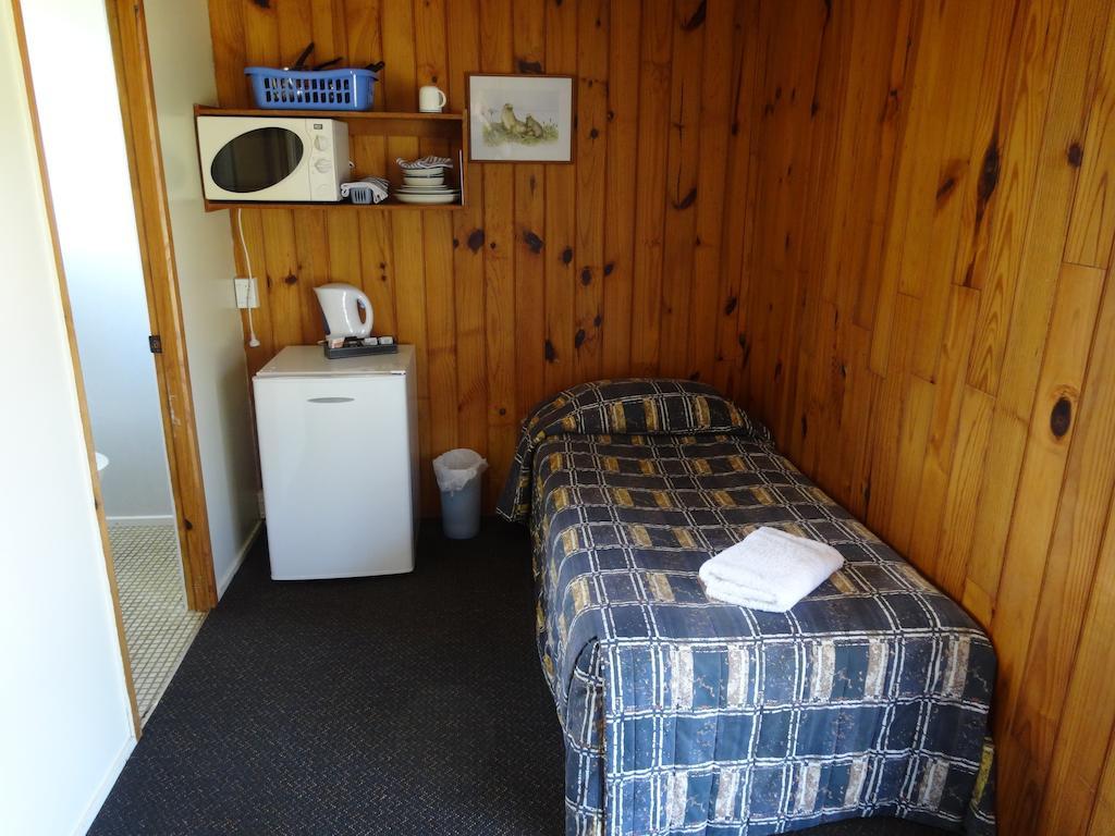Ninety Mile Beach Holiday Park Waipapakauri Room photo