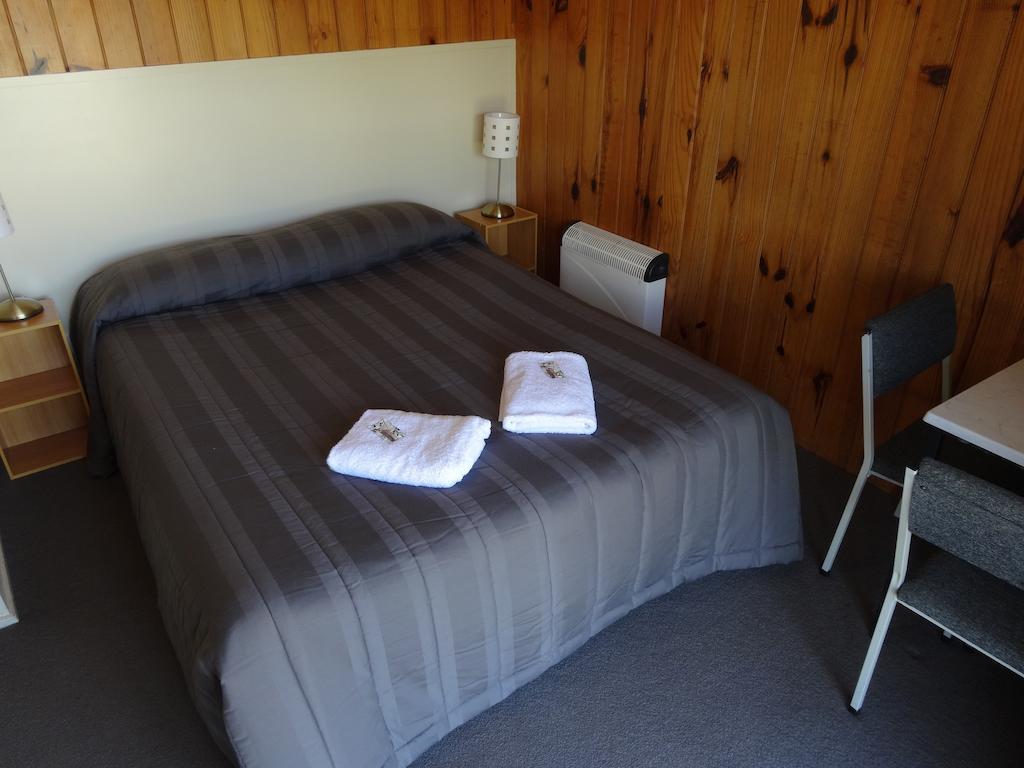 Ninety Mile Beach Holiday Park Waipapakauri Room photo